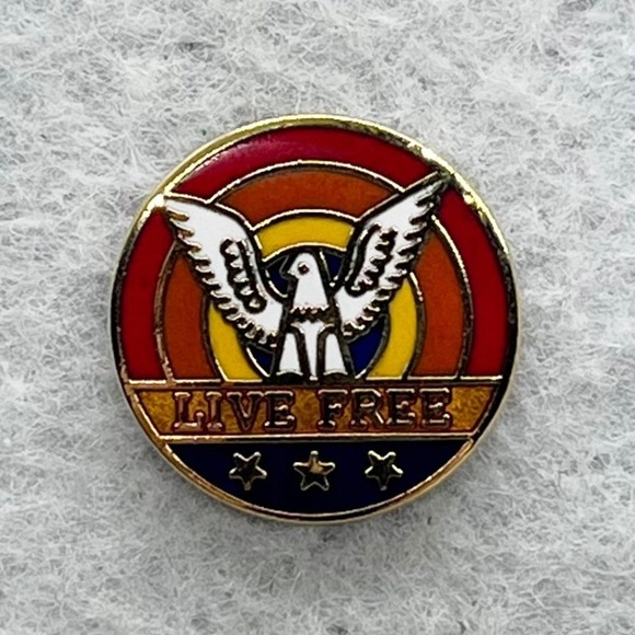 American Eagle Outfitters Jewelry - 🔮 5/$25 Vintage American Eagle Live Free‎ Pin